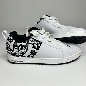 DC Court Graffik Men’s White Skate Board Shoes Mens Size 9 Very Nice Condition